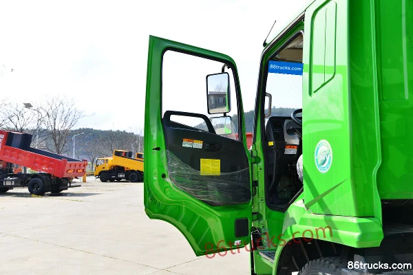 Dayun F7 Heavy Truck Standard Load 270 hp 8X2(10 wheels) 6.8m Dump Truck (China VI) Cab (1) | 86Trucks