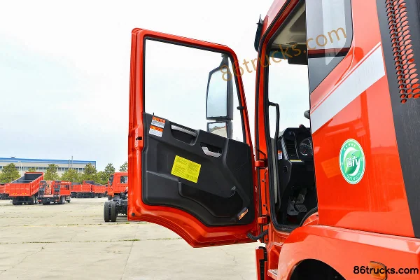 Dayun Fengchi Heavy Duty 350hp 8X4(12 wheels) 7.8m Stake Cargo Truck (China VI) Cab (1) | 86Trucks