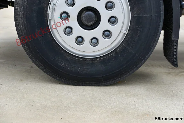 Dayun Fengchi Heavy Duty 350hp 8X4(12 wheels) 7.8m Stake Cargo Truck (China VI) Chassis (3) | 86Trucks
