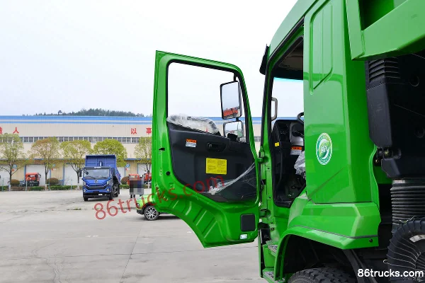 Dayun F7 heavy truck 330hp 8X4(12 wheels) 6.2m dump truck (China VI) Cab (1) | 86Trucks