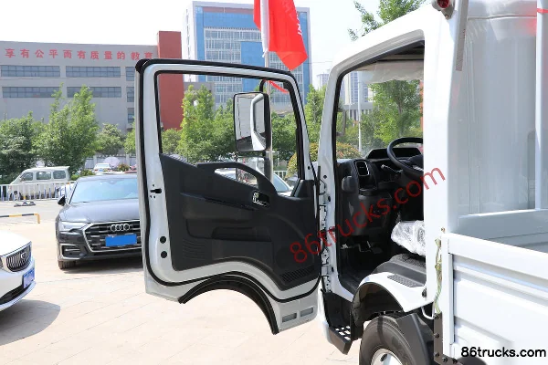 Dongfeng Duolika D6-M Leading Super Power 136hp 4X2(6 wheels) 4.2m Single Row Flatbed Light Truck (China VI) Cab (1) | 86Trucks