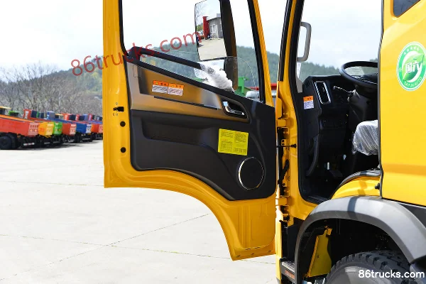 Dayun Yunlong Heavy-duty 180 hp 4X2(6 wheels) 4.2m dump truck Cab (2) | 86Trucks