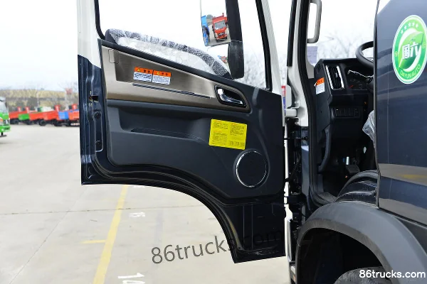 Dayun Yunlong Composite 200 hp 4X2(6 wheels) 4.3m Dump Truck Cab (2) | 86Trucks