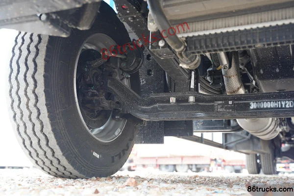 JAC Gallop A5L Medium Truck Flagship Edition 260hp 4X2(6 wheels) 10m Van Cargo Truck Chassis (2) | 86Trucks