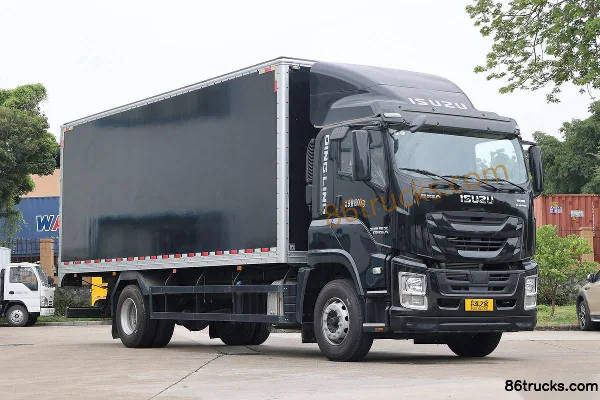 Qingling Isuzu Giga 240 hp 4X2(6 wheels) 7.6m Van Cargo Truck Exterior