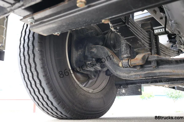 Qingling Isuzu Giga 240 hp 4X2(6 wheels) 7.6m Van Cargo Truck Chassis (3) | 86Trucks