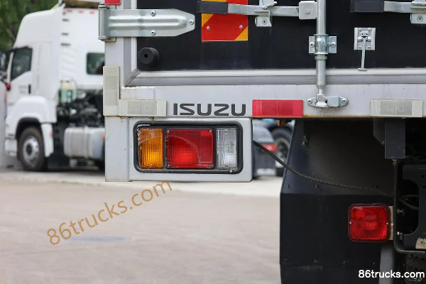 Qingling Isuzu Giga 240 hp 4X2(6 wheels) 7.6m Van Cargo Truck Body (2) | 86Trucks