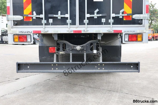 Qingling Isuzu Giga 240 hp 4X2(6 wheels) 7.6m Van Cargo Truck Body (1) | 86Trucks