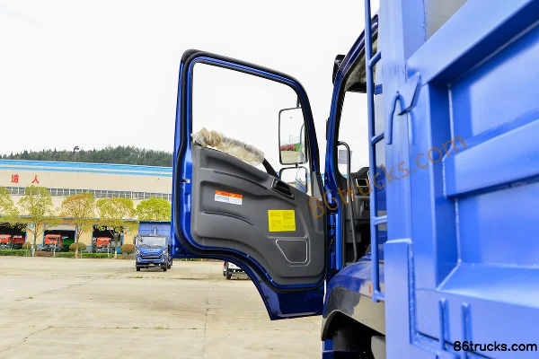 Dayun Zhisheng Heavy-duty 245hp 4X4(6 wheels) 4.6m dump truck (China VI) Cab (1) | 86Trucks