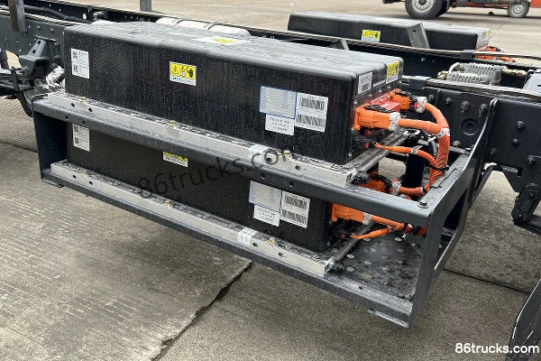 Dongfeng Liuqi Chenglong L2 4,5 T 4,165 m cabine simple électrique pur grille (frein à air) 89,12 kWh 4X2(6 roues) (1) | 86Trucks