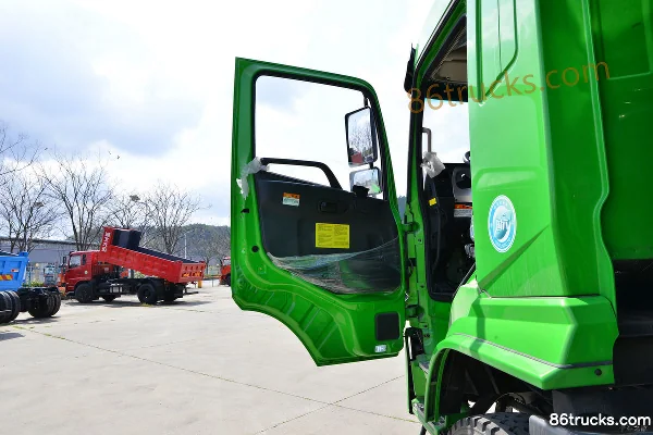 Dayun F7 Heavy Truck Standard Load 270hp 8X4(12 wheels) 7.6m Dump Truck (China VI) Cab (1) | 86Trucks