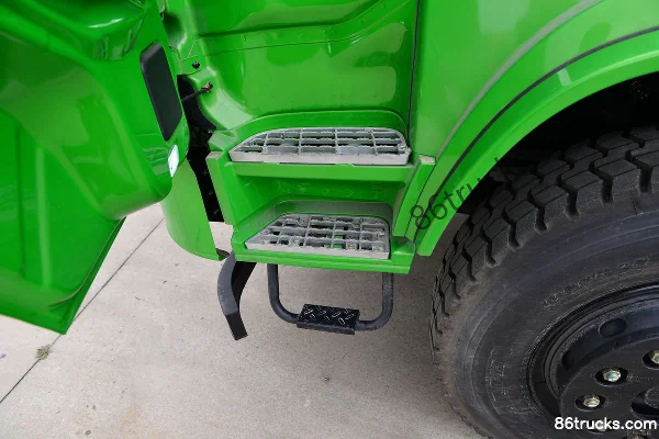 Dayun F7 heavy truck heavy-duty 270 hp 6X2(8 wheels) 5.5m dump truck (China VI) Cab (3) | 86Trucks