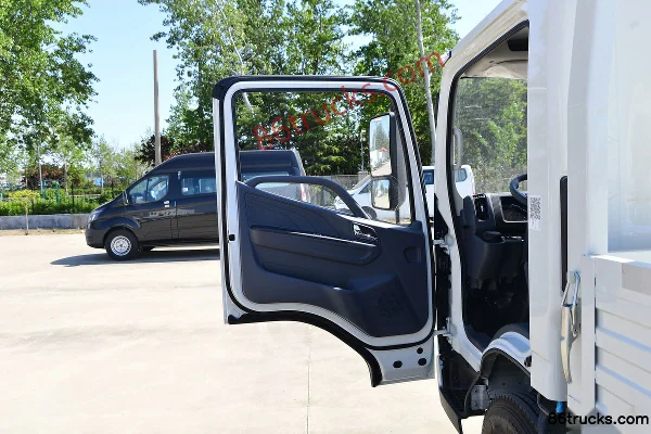 JMC Kaiyun+ Blue Whale Wide Body Luxury Edition 152 hp 4X2(6 wheels) 4.2m Single Row Flatbed Light Truck (Axle Ratio 5.286) (China VI) Cab (