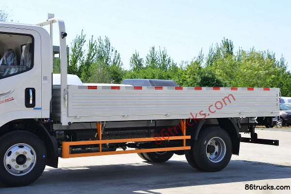 JMC Kaiyun+ Blue Whale Wide Body Luxury Edition 152 hp 4X2(6 wheels) 4.2m Single Row Flatbed Light Truck (Axle Ratio 5.286) (China VI) (2)
