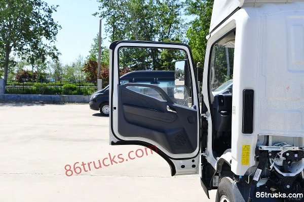 JMC Kaiyun+ Mid Body 146 hp 4X2(6 wheels) 4.2m Single Row Stake Truck (China VI) (Air Brake) Cab (1) | 86Trucks