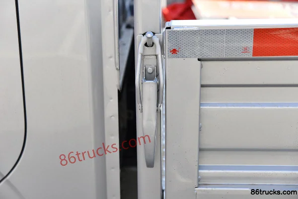 Wuling Longka Basic 2.0L 136hp 4X2(6 wheels) Gasoline 3.8m Single Row Flatbed Mini Truck (China VI) Body (3) | 86Trucks