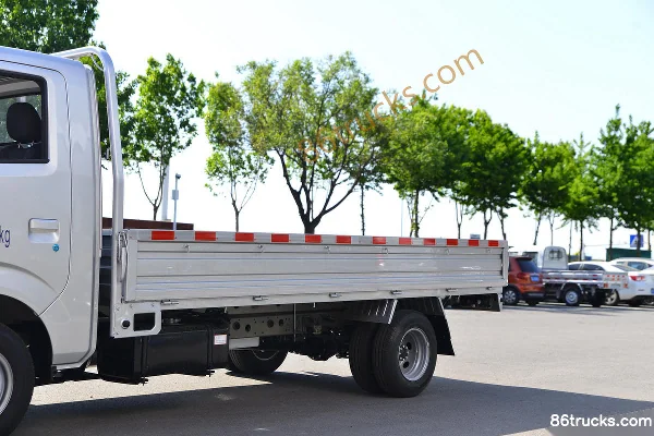 Wuling Longka Basic 2.0L 136hp 4X2(6 wheels) Gasoline 3.8m Single Row Flatbed Mini Truck (China VI) Body (1) | 86Trucks