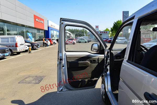 Wuling Rongguang New Card Comfort Type 1.8L 125hp 4X2(6 wheels) Gasoline 2.6m double-row flatbed micro truck (China VI) (dual rear tires) Ca