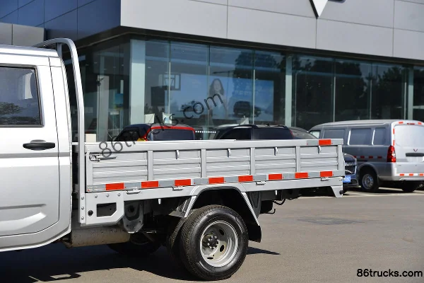 Wuling Rongguang New Card Comfort Type 1.8L 125hp 4X2(6 wheels) Gasoline 2.6m double-row flatbed micro truck (China VI) (dual rear tires) Bo