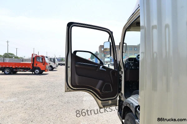 FAW Jiefang FAW Jiefang Lingtu 180hp 4X2(6 wheels) 5.16m single-row van cargo truck Cab (1) | 86Trucks
