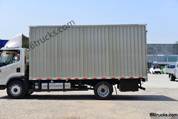 FAW Jiefang FAW Jiefang Lingtu 180hp 4X2(6 wheels) 5.16m single-row van cargo truck Body (2) | 86Trucks