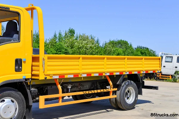 Jiangxi Isuzu Yifang EC5 127 ch 4X2(6 roues) camion léger à ridelles simple cabine 4,2 m (jaune chantier) Carrosserie (1) | 86Trucks