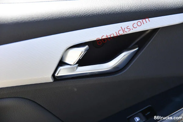 Jiangxi Isuzu Ruimai 2.5T Diesel 143 hp Manual 2WD Standard Wheelbase Double Row Pickup Chassis (3) | 86Trucks