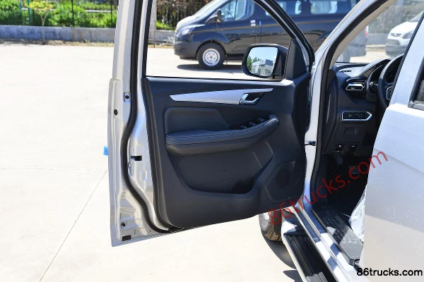Jiangxi Isuzu Ruimai 2.5T Diesel 143 hp Manual 2WD Standard Wheelbase Double Row Pickup Chassis (2) | 86Trucks
