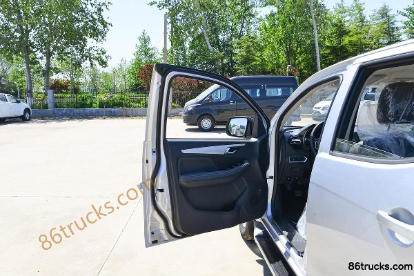Jiangxi Isuzu Ruimai 2.5T Diesel 143 hp Manual 2WD Standard Wheelbase Double Row Pickup Chassis (1) | 86Trucks