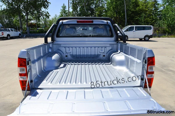 Jiangxi Isuzu Ruimai 2.5T Diesel 143 hp Manual 2WD Standard Wheelbase Double Row Pickup Official Photos (2) | 86Trucks