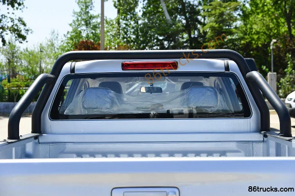 Jiangxi Isuzu Ruimai 2.5T Diesel 143 hp Manual 2WD Standard Wheelbase Double Row Pickup Official Photos (3) | 86Trucks