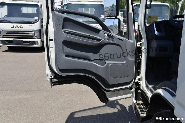 JAC Shuailing S7 160 hp 4X2(6 wheels) 4.18m Single Row Flatbed Light Truck (China VI) Cab (2) | 86Trucks