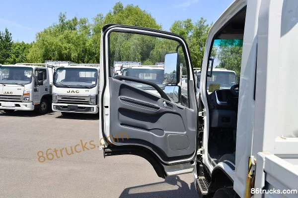 JAC Shuailing S7 160 hp 4X2(6 wheels) 4.18m Single Row Flatbed Light Truck (China VI) Cab (1) | 86Trucks