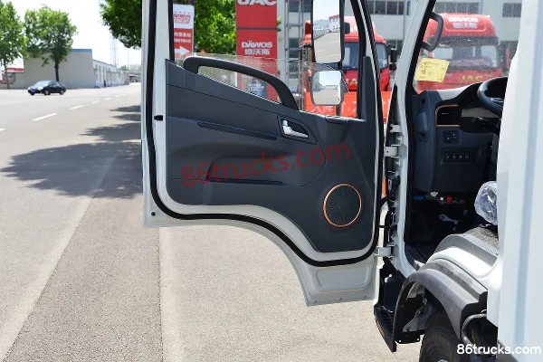 JAC Junling Treasure Pot 4.5T 4.15m single-row plug-in hybrid van light truck 15.5kWh 4X2(6 wheels) Interior (2) | 86Trucks