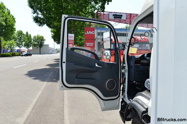 JAC Junling Treasure Pot 4.5T 4.15m single-row plug-in hybrid van light truck 15.5kWh 4X2(6 wheels) Interior (1) | 86Trucks