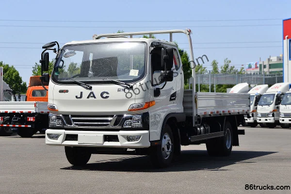 JAC Junling V5 137hp 4X2(6 wheels) 3.89m Crew Cab Flatbed Light Truck Exterior (3) | 86Trucks