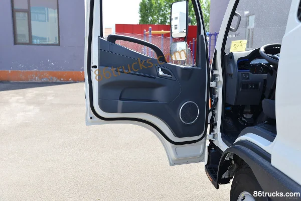 JAC Junling V5 137hp 4X2(6 wheels) 3.89m Crew Cab Flatbed Light Truck (2) | 86Trucks
