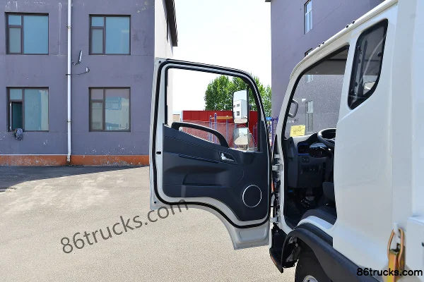 JAC Junling V5 137hp 4X2(6 wheels) 3.89m Crew Cab Flatbed Light Truck (1) | 86Trucks
