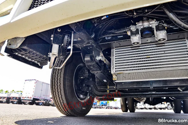 JAC Junling V5 137hp 4X2(6 wheels) 3.89m Crew Cab Flatbed Light Truck Chassis (2) | 86Trucks