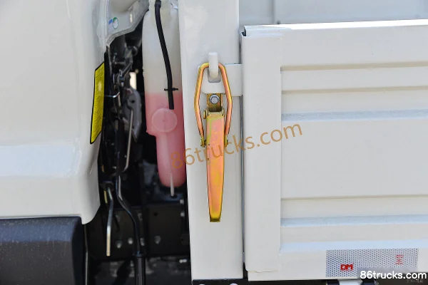 JAC Junling V5 137hp 4X2(6 wheels) 3.89m Crew Cab Flatbed Light Truck Body (3) | 86Trucks