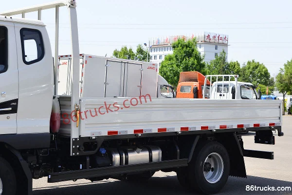 JAC Junling V5 137hp 4X2(6 wheels) 3.89m Crew Cab Flatbed Light Truck Body (1) | 86Trucks