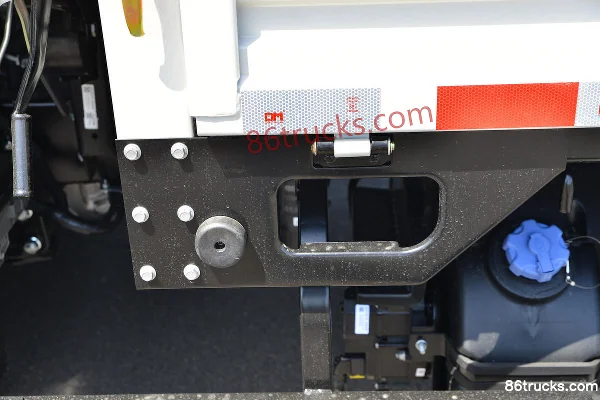 JAC Shuailing Q6 Luxury Edition 160hp 4X2(6 wheels) 3.85m Semi-Forward Flatbed Light Truck (China VI) Body (2) | 86Trucks