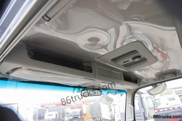 Sinotruk HOWO Tongshuai 160 hp 4X2(6 wheels) 4.15m Single Row Stake Truck (Fast Gear 8-speed) Cab (3) | 86Trucks