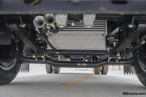 Sinotruk HOWO Tongshuai 160 hp 4X2(6 wheels) 4.15m Single Row Stake Truck (Fast Gear 8-speed) Chassis (1) | 86Trucks