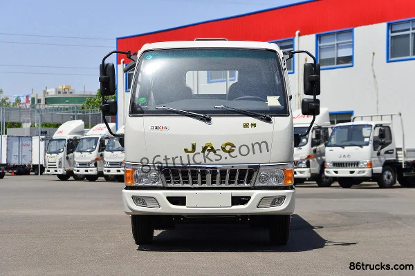 JAC Junling E3 120 hp 4X2(6 wheels) 2.6m Double Row Flatbed Light Truck Exterior (2) | 86Trucks