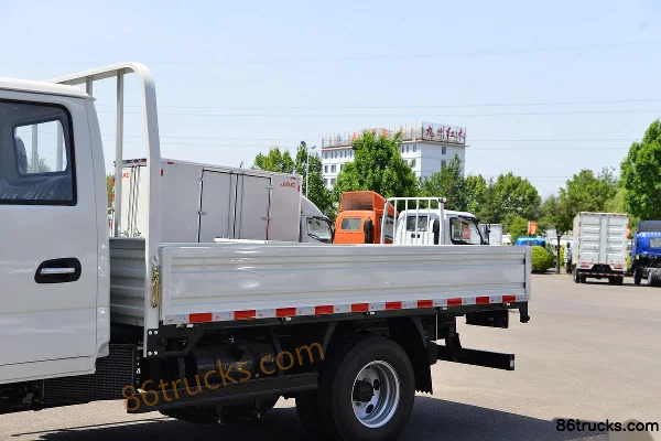 JAC Junling E3 120 hp 4X2(6 wheels) 2.6m Double Row Flatbed Light Truck Body (1) | 86Trucks