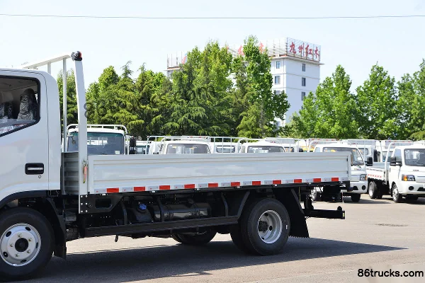 JAC Leading S6 Comfort Edition 152hp 4X2(6 wheels) 4.18m Single Row Flatbed Light Truck (China VI) Body (1) | 86Trucks