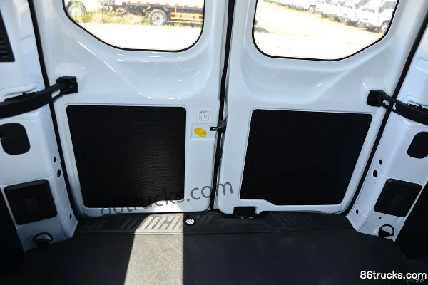 JMC New Transit 122 hp 6-seat 2.0T Diesel 6-speed Manual Short Wheelbase Low Roof Multi-purpose Passenger Vehicle (China VI) Body (2) | 86Tr