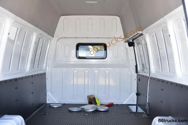 JMC Teshun 122 hp 3-seat 2.8T diesel high roof cargo van (China VI) Cargo Box (2) | 86Trucks