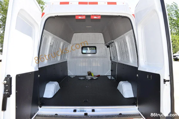 JMC Teshun 122 hp 3-seat 2.8T diesel high roof cargo van (China VI) Cargo Box (1) | 86Trucks